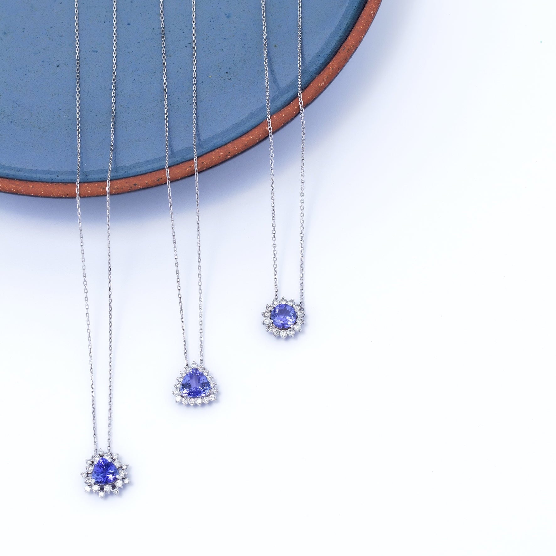 Colar redondo tanzanita e diamantes