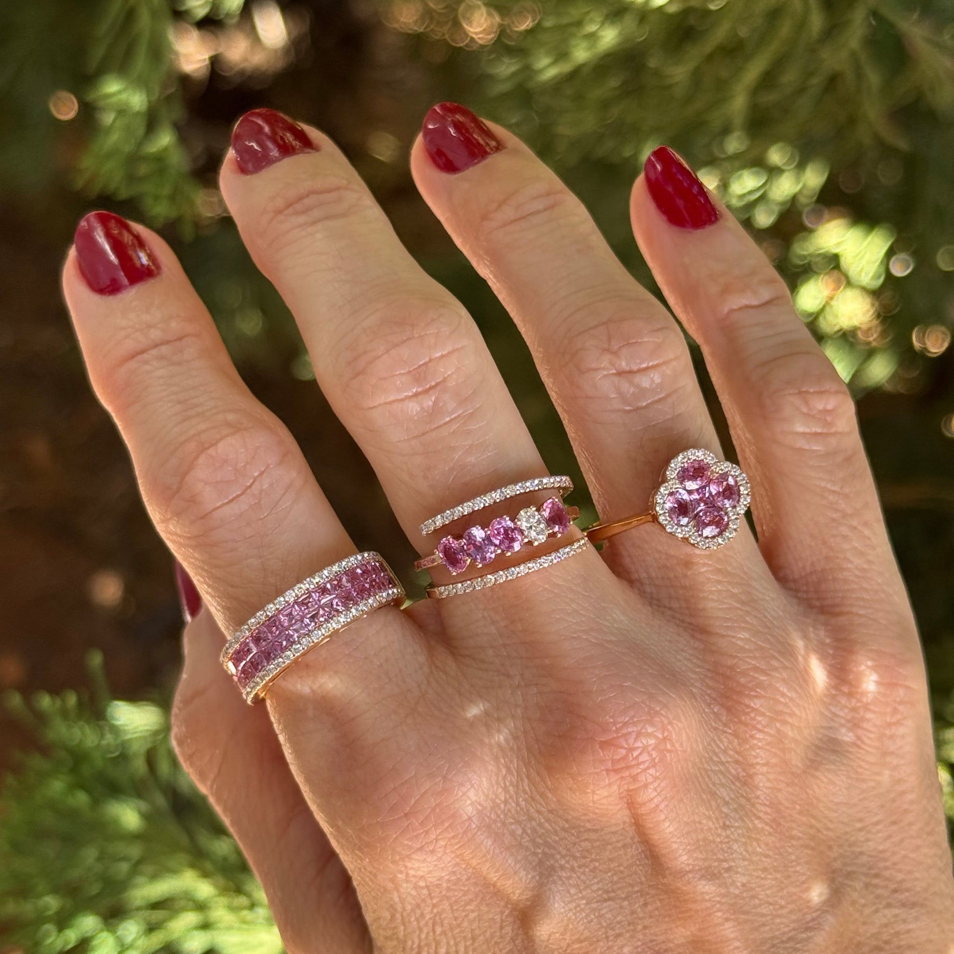 Anel trevo safiras rosas e diamantes