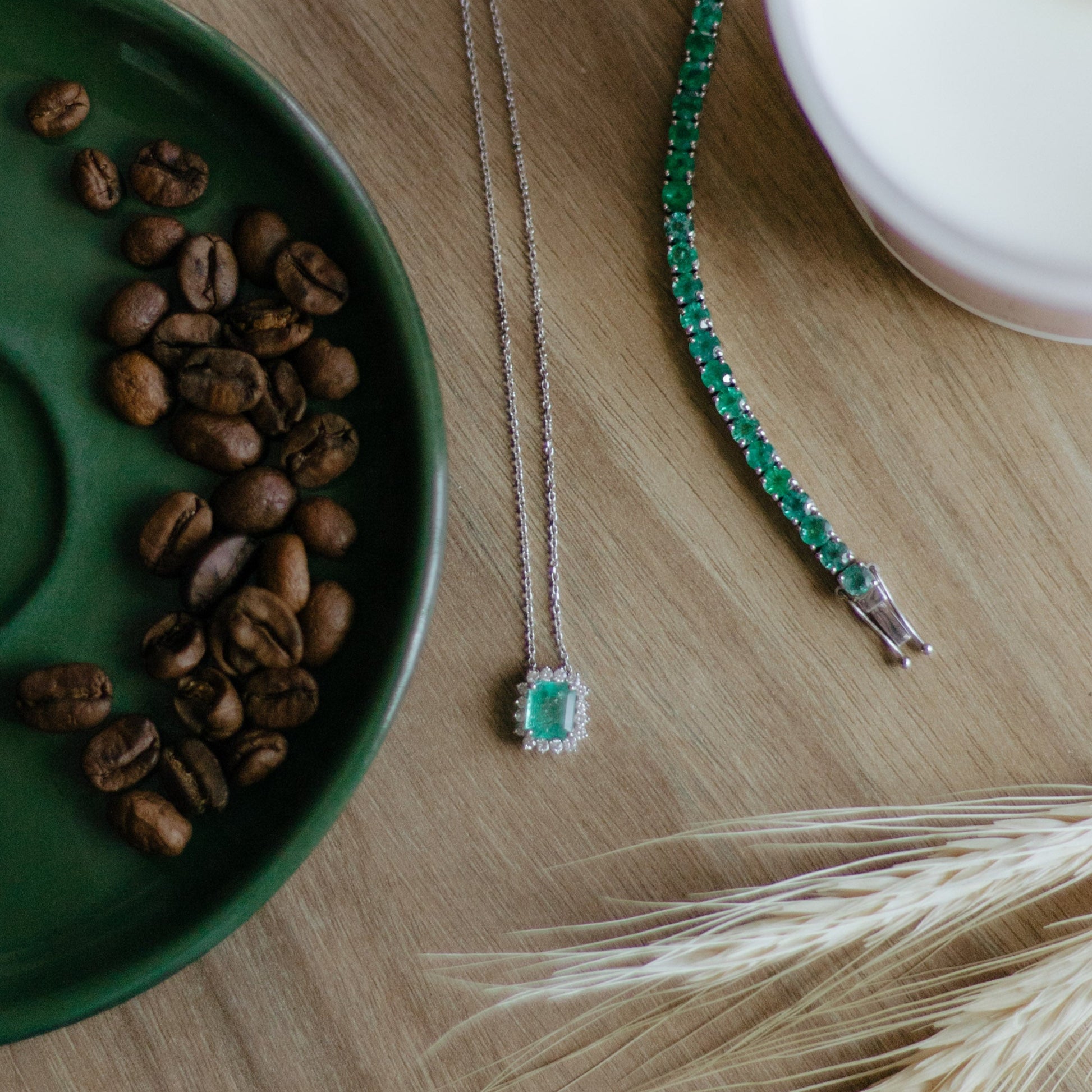 Colar esmeralda e diamantes