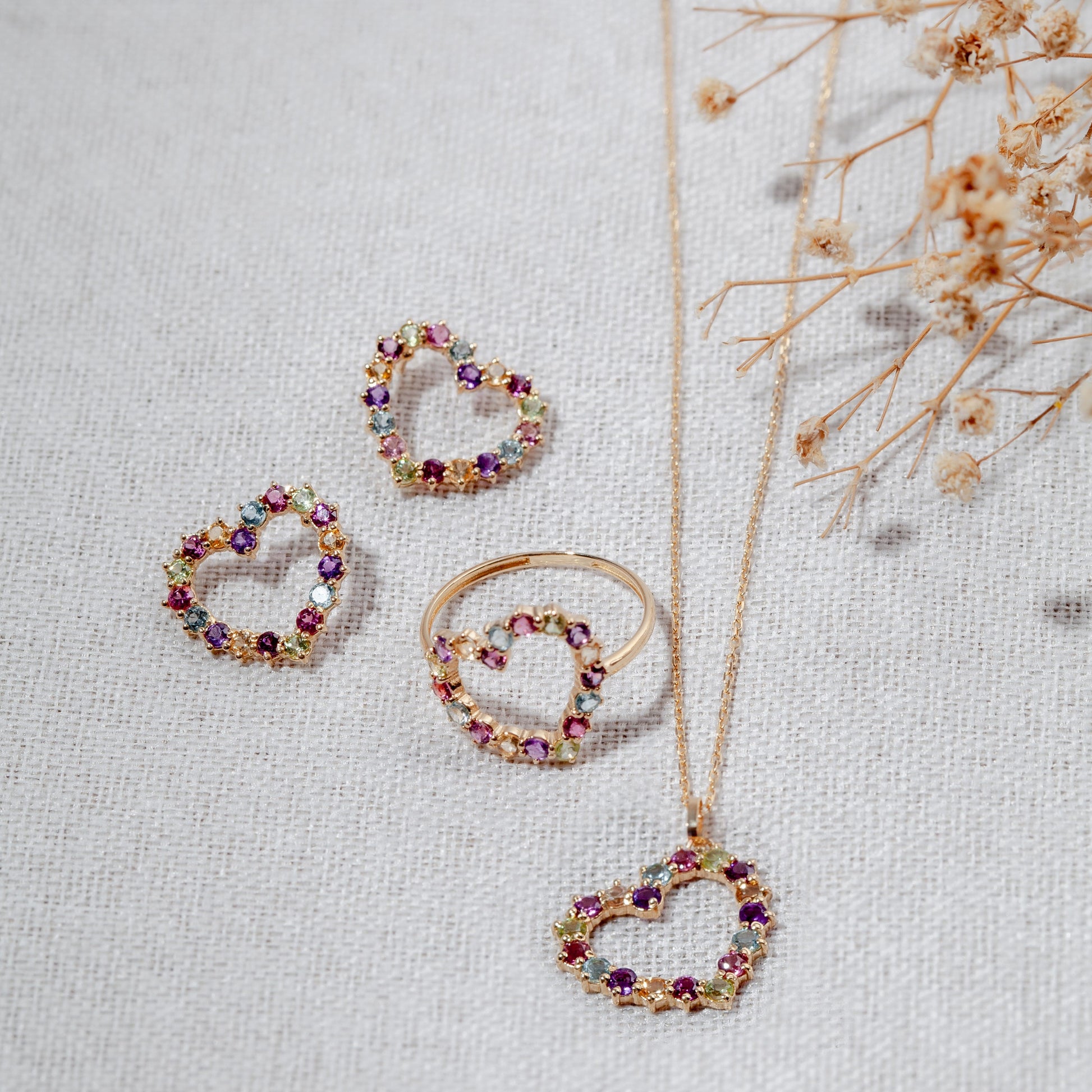 Anel coração com pedras coloridas