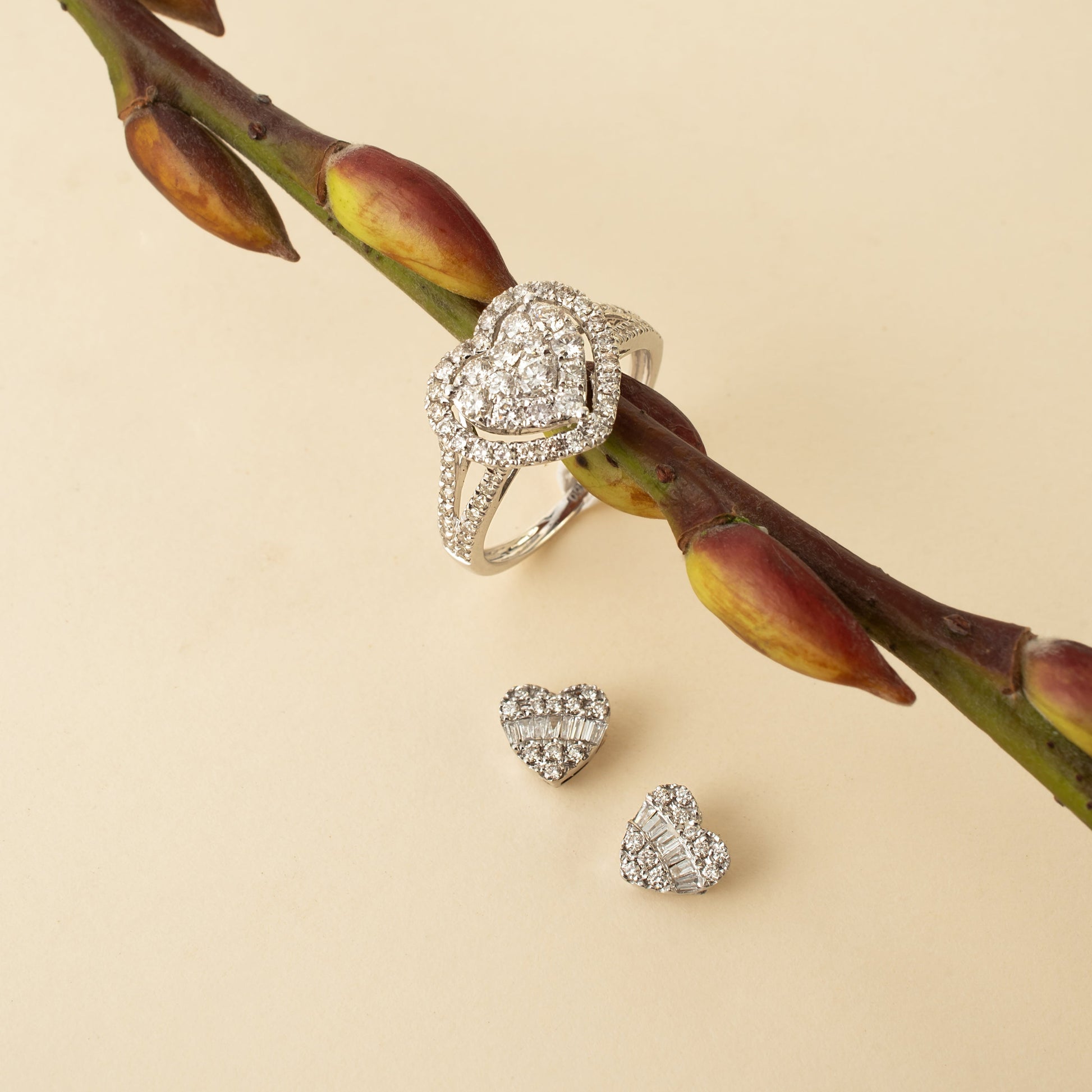 Brinco coração diamantes