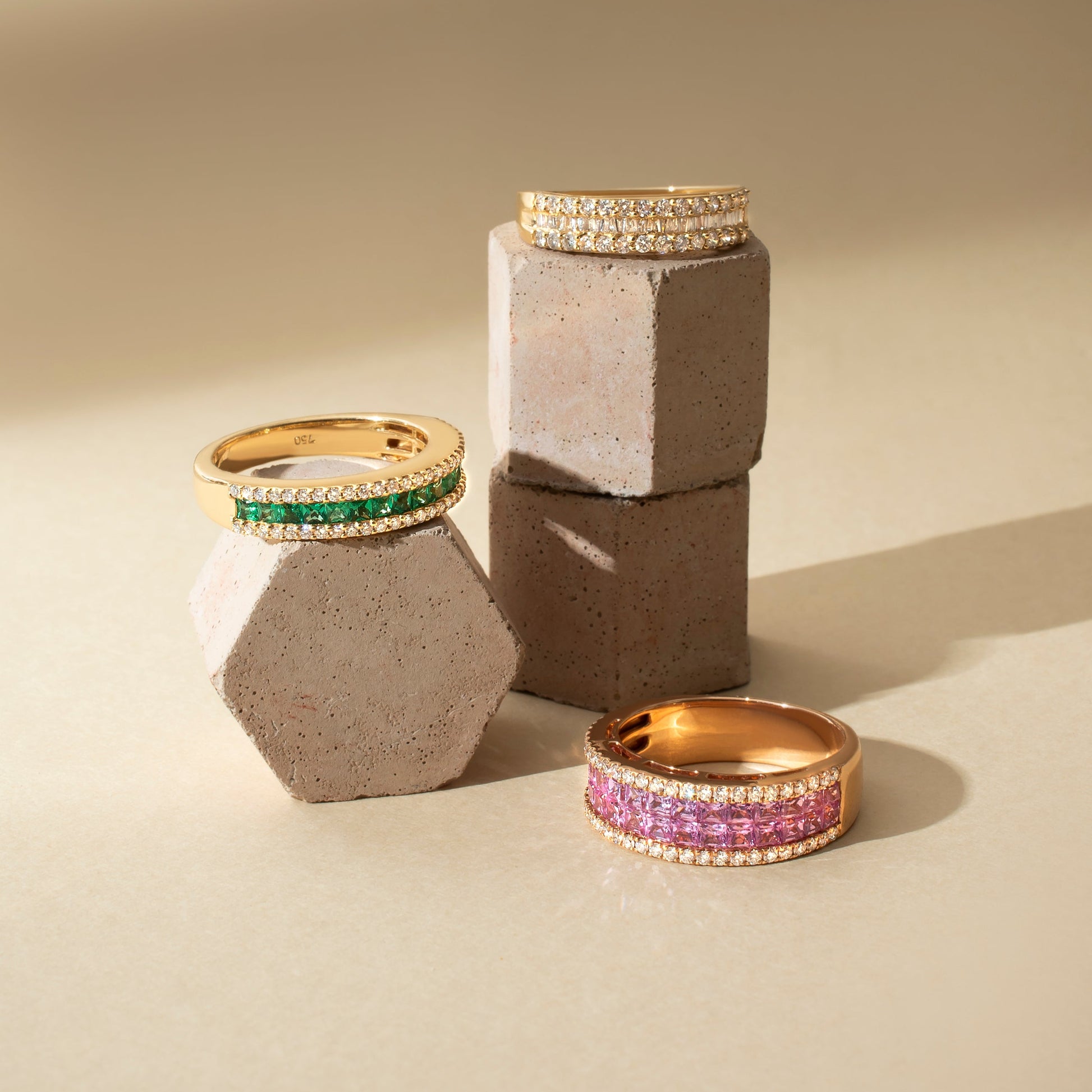 Meia aliança safiras rosas e diamantes