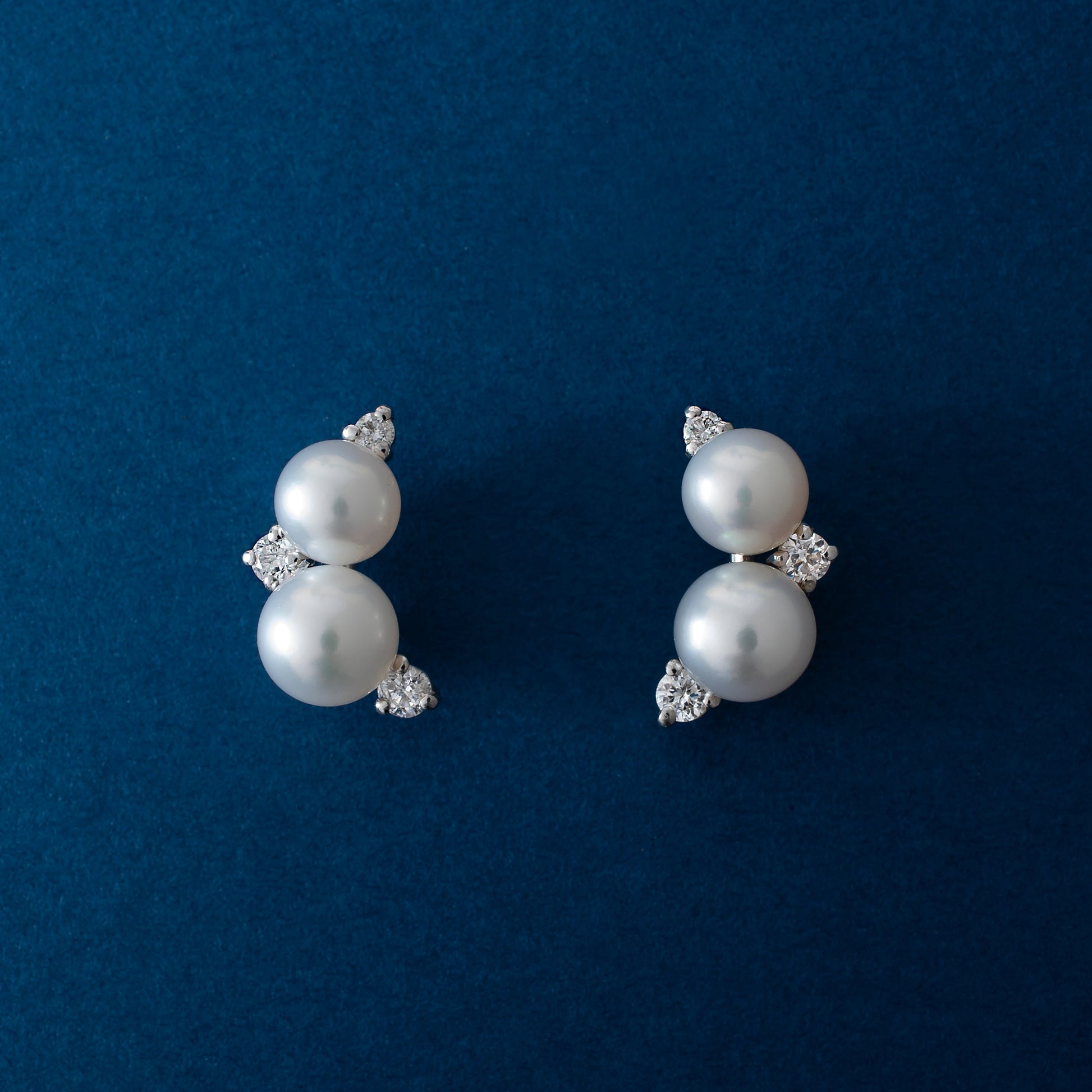 Mini pearl and diamond earcuff