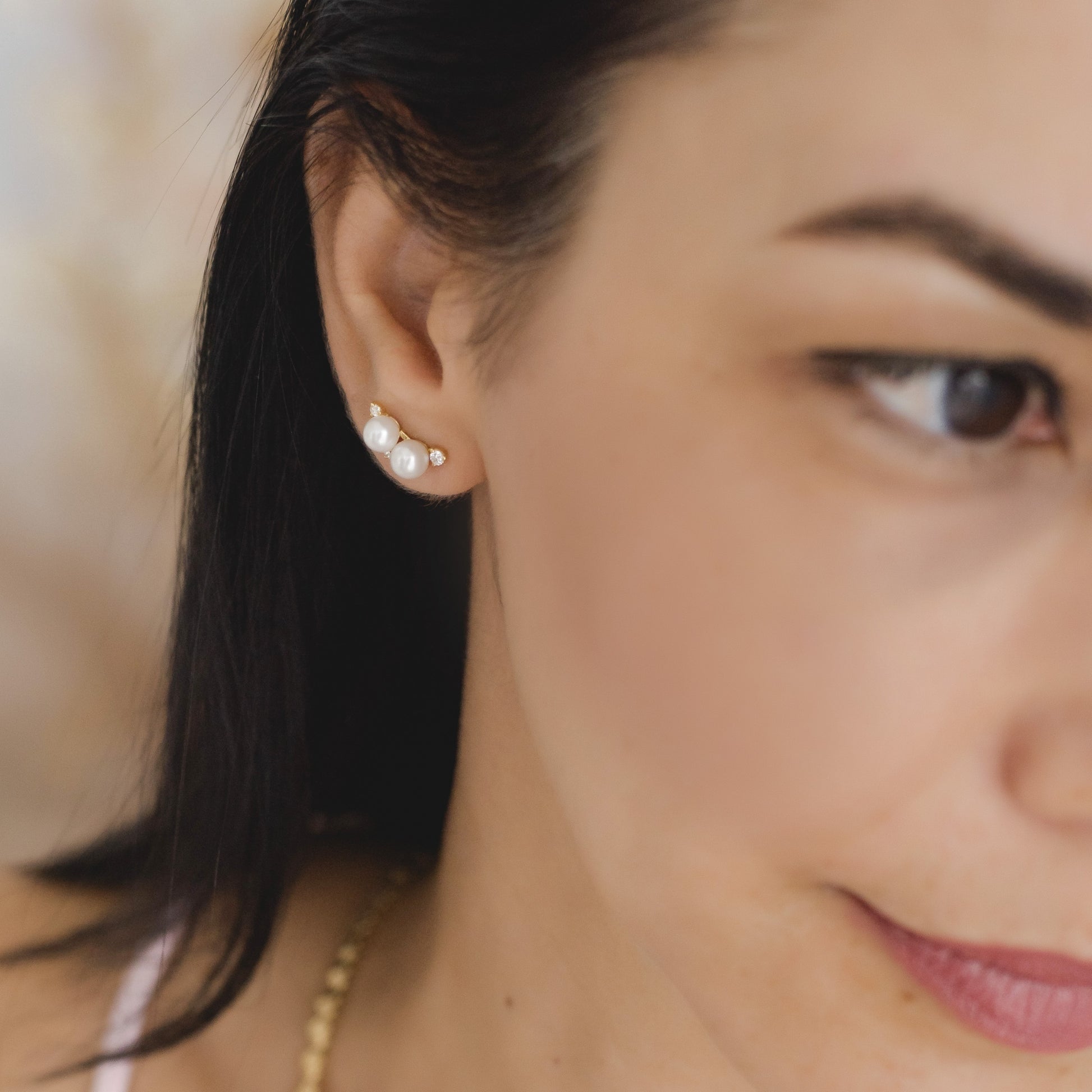 Mini pearl and diamond earcuff