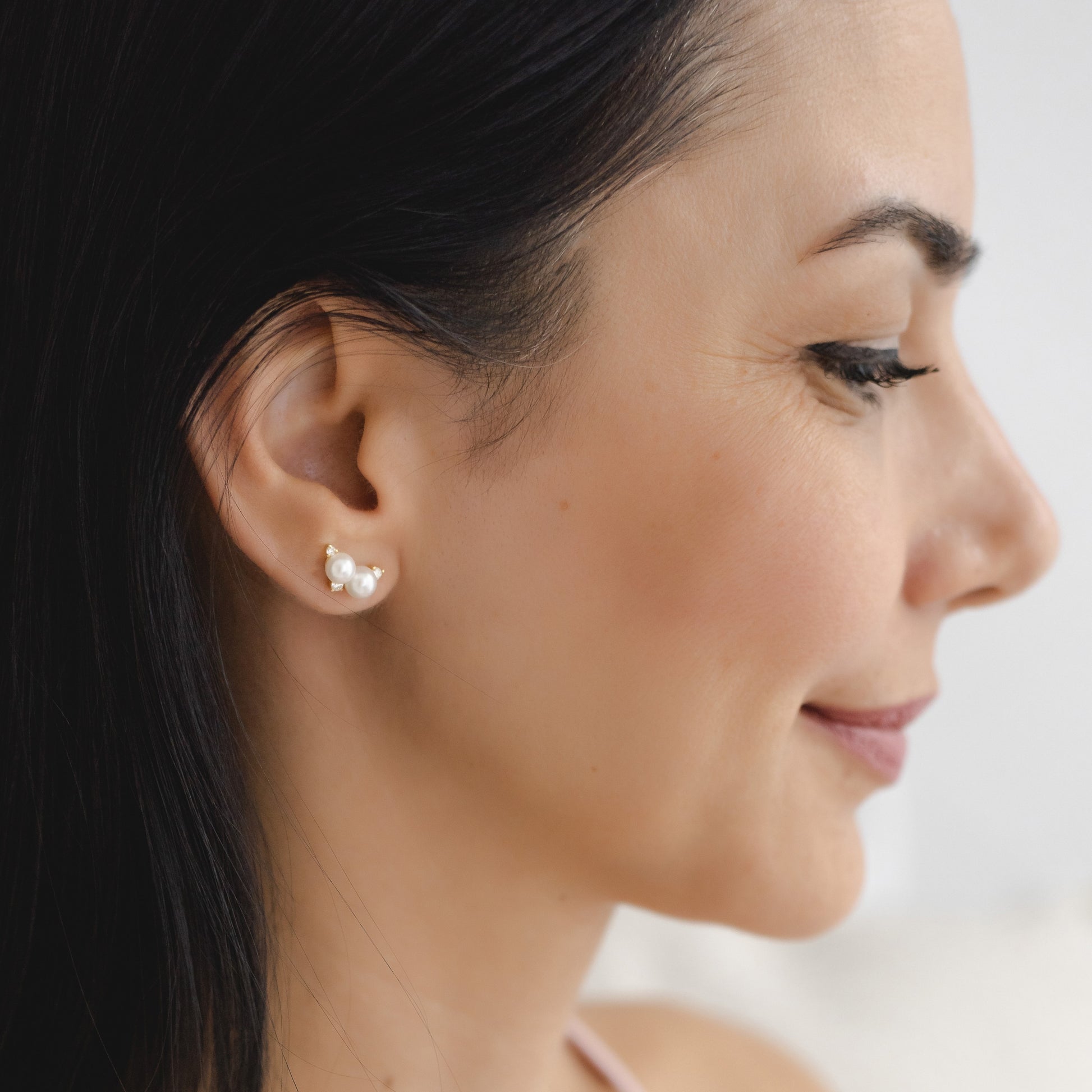 Mini pearl and diamond earcuff