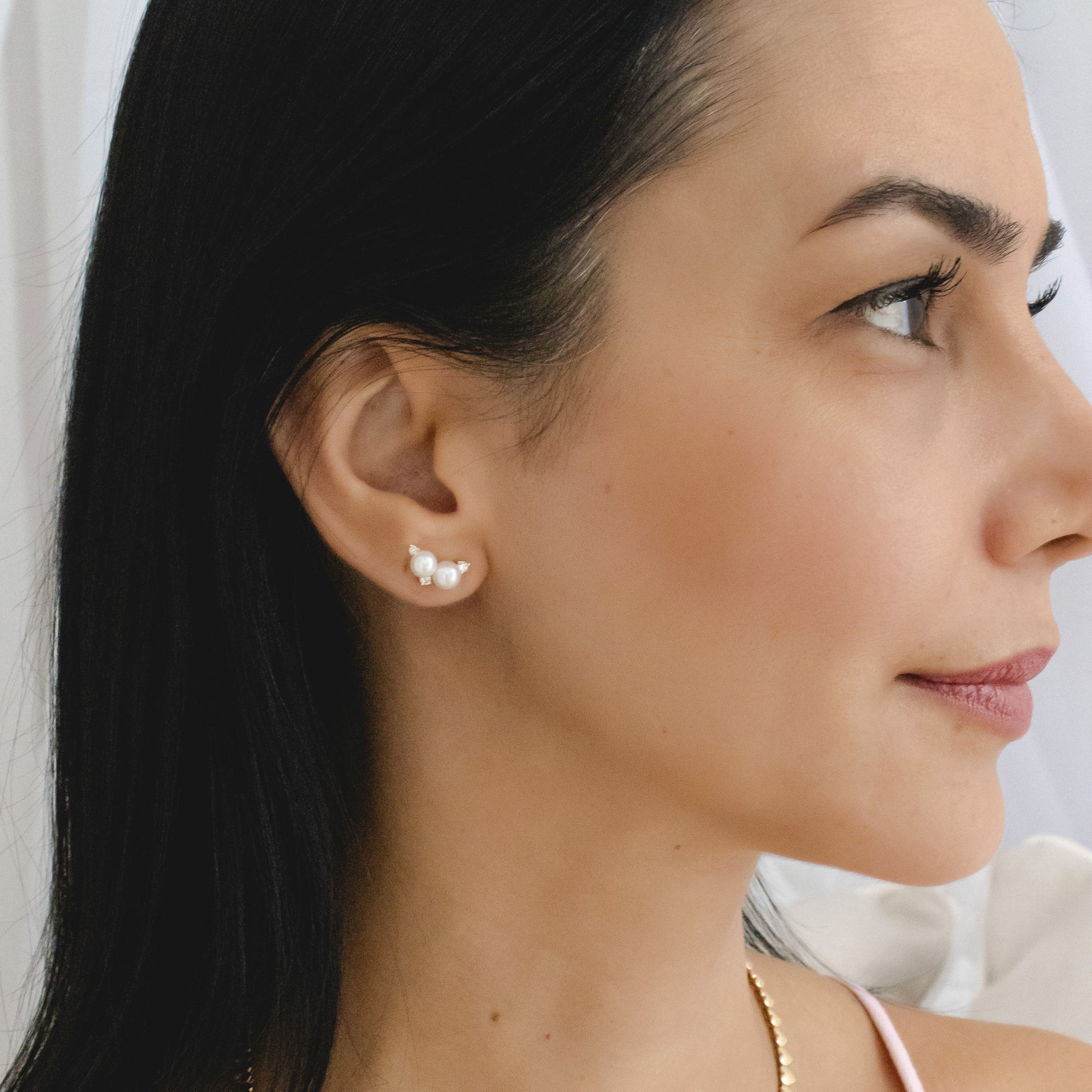 Mini pearl and diamond earcuff