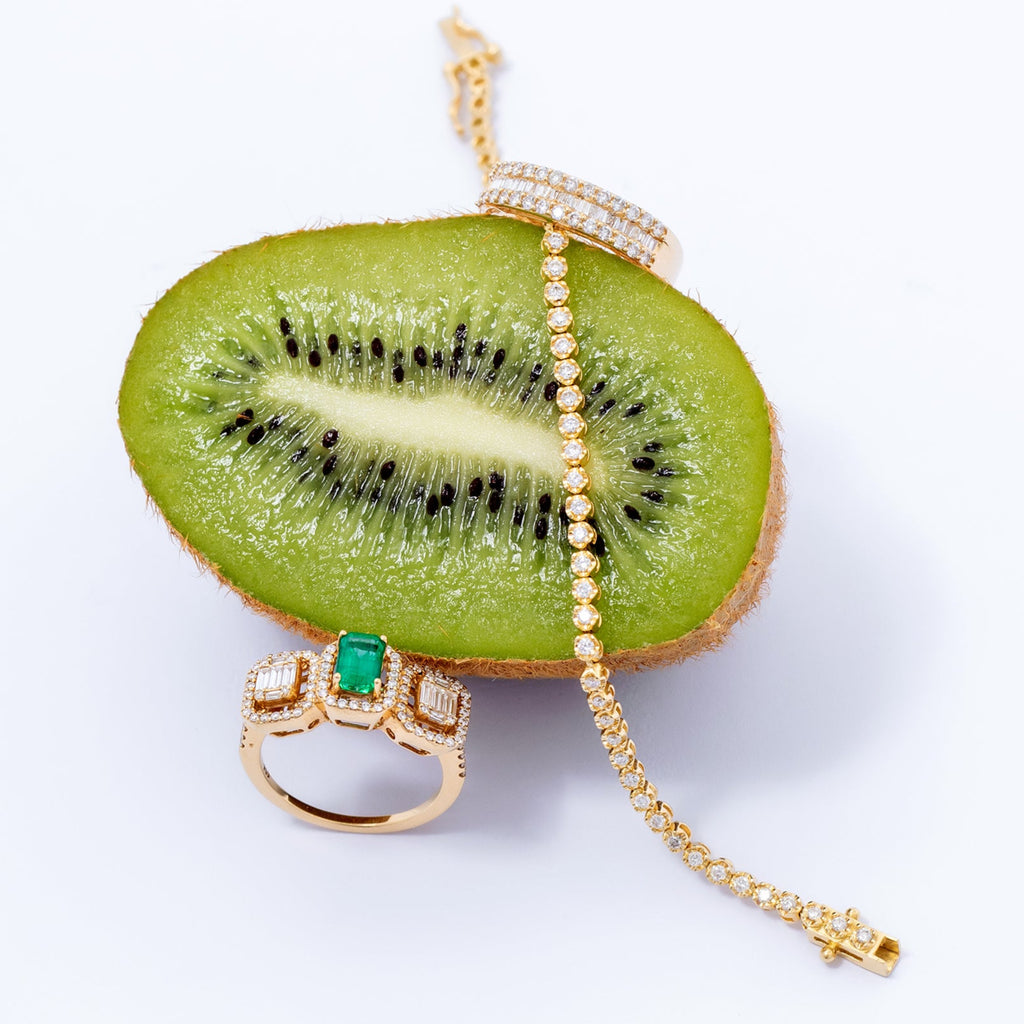 Anel Trio esmeralda e diamantes