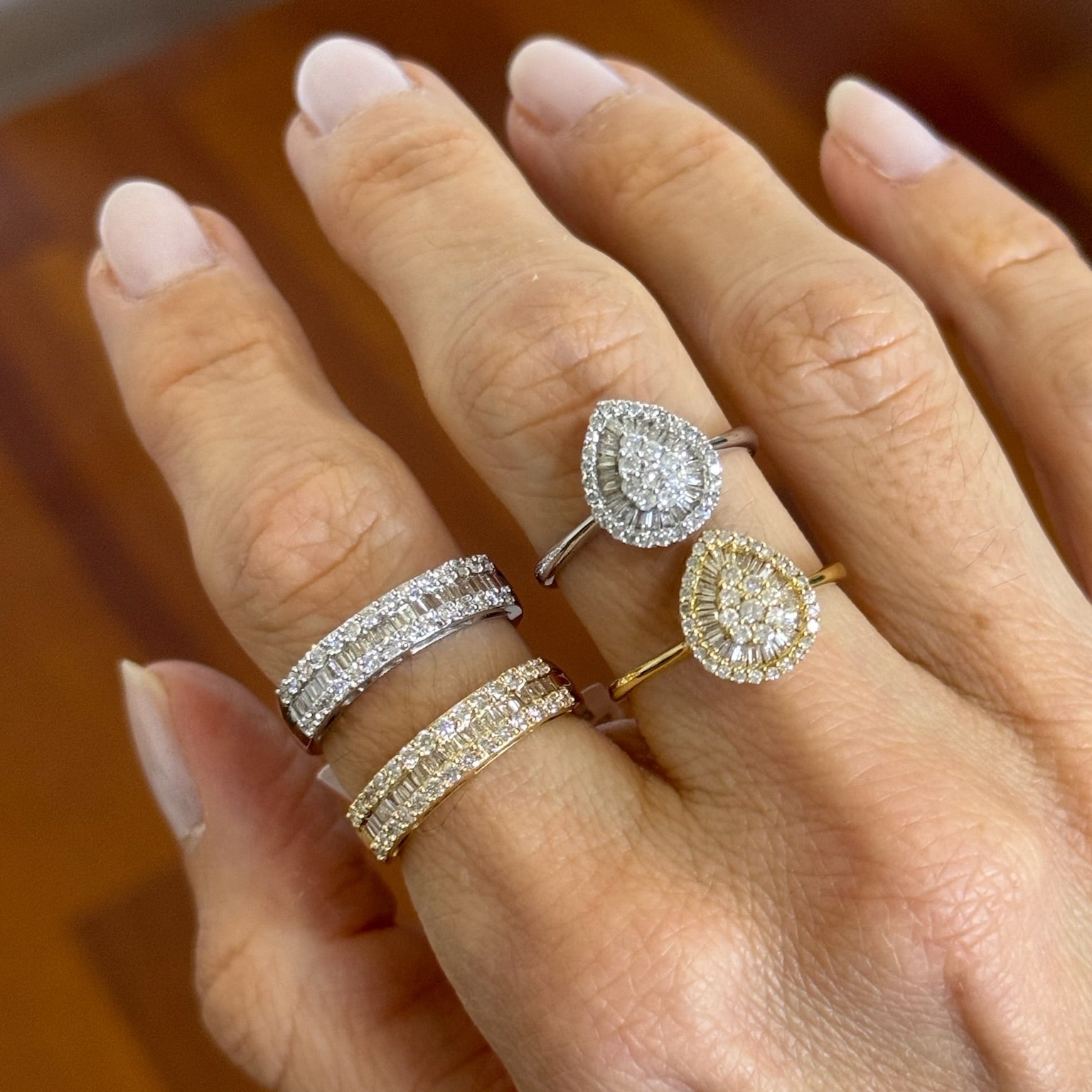 Anel gota com diamantes