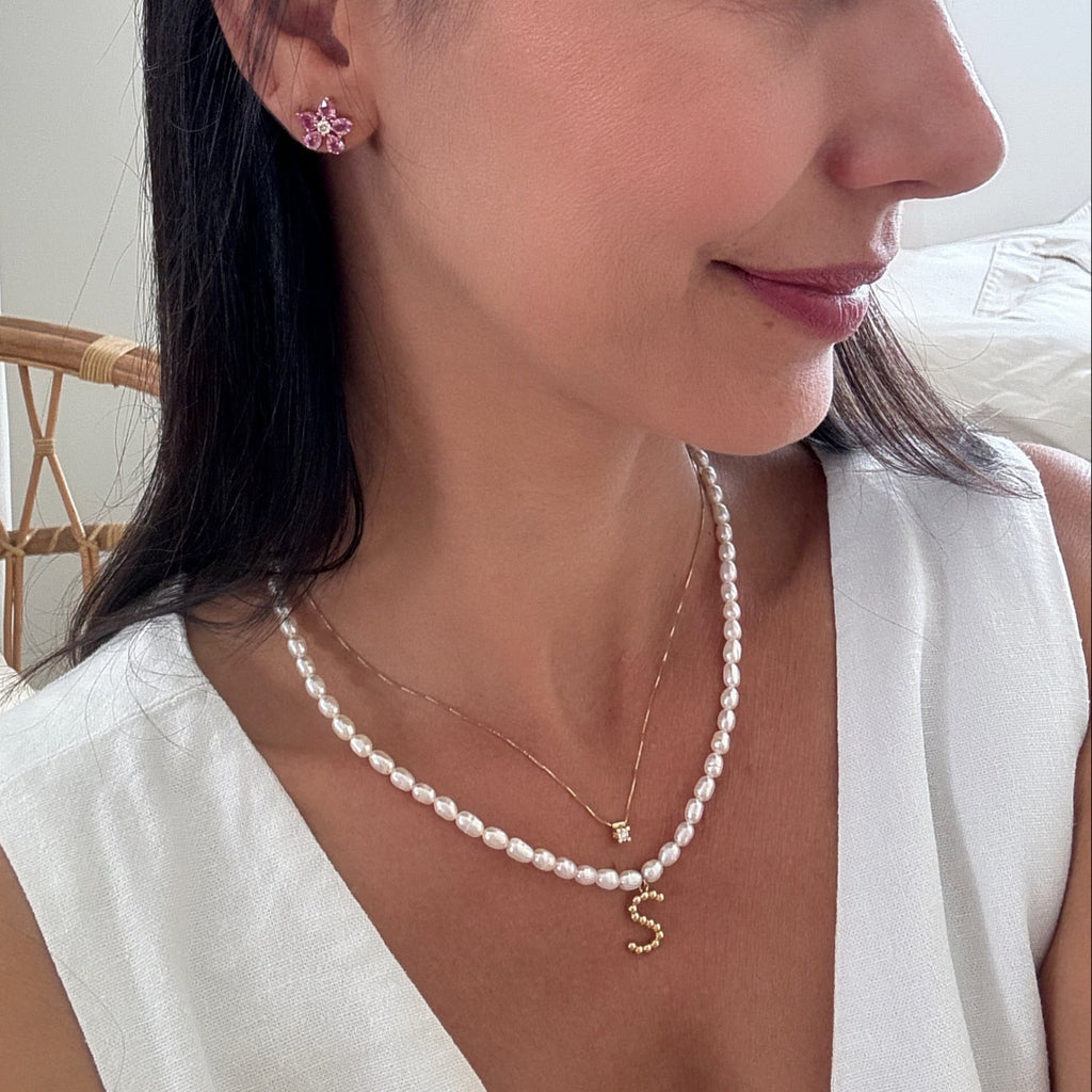 Colar pérolas com inicial