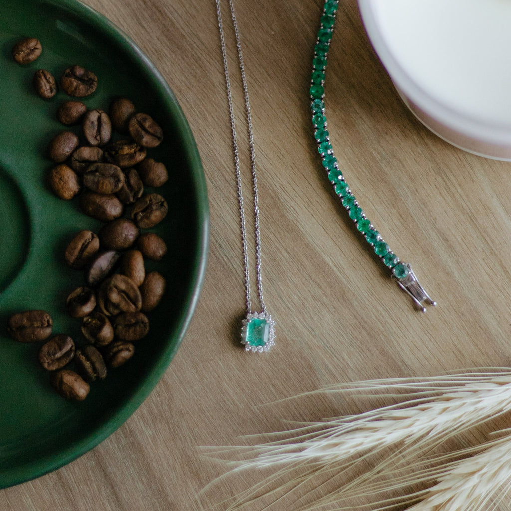 Colar esmeralda e diamantes