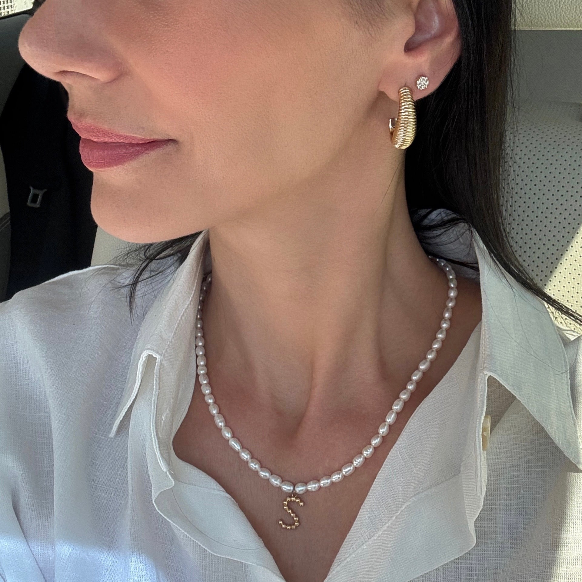 Colar pérolas com inicial