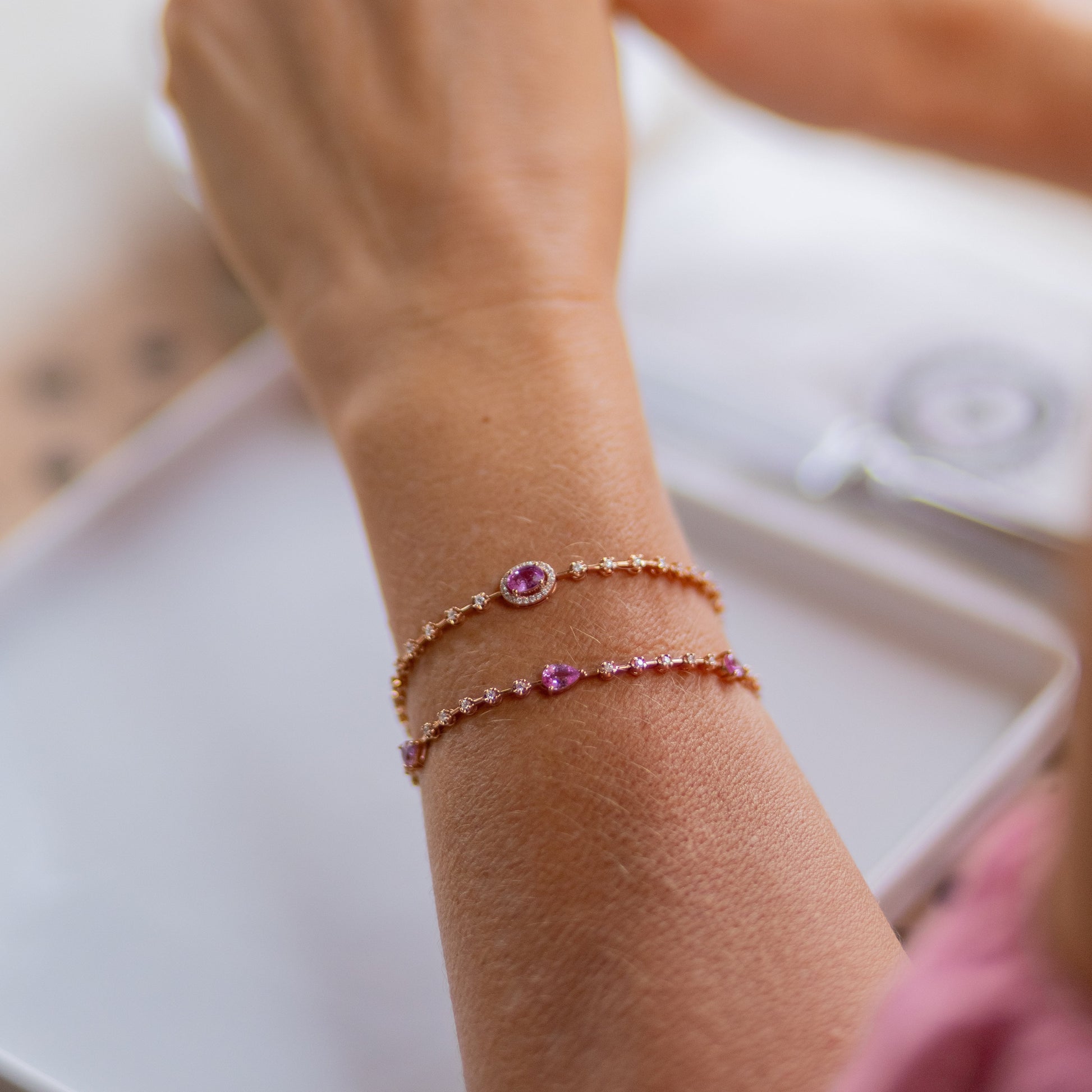 Pulseira riviera safiras rosas e diamantes