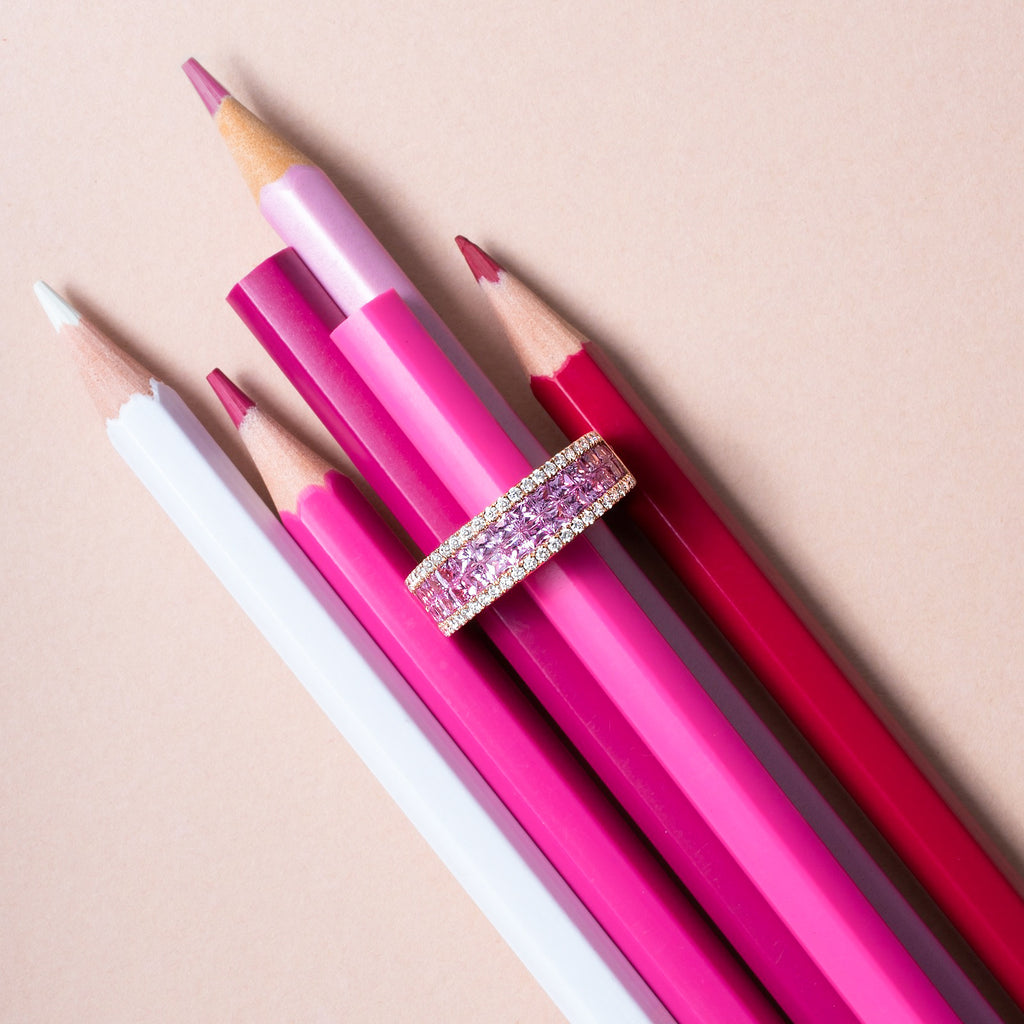 Meia aliança safiras rosas e diamantes