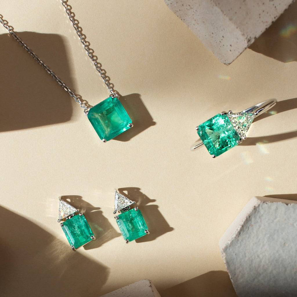 Anel com esmeralda e diamante