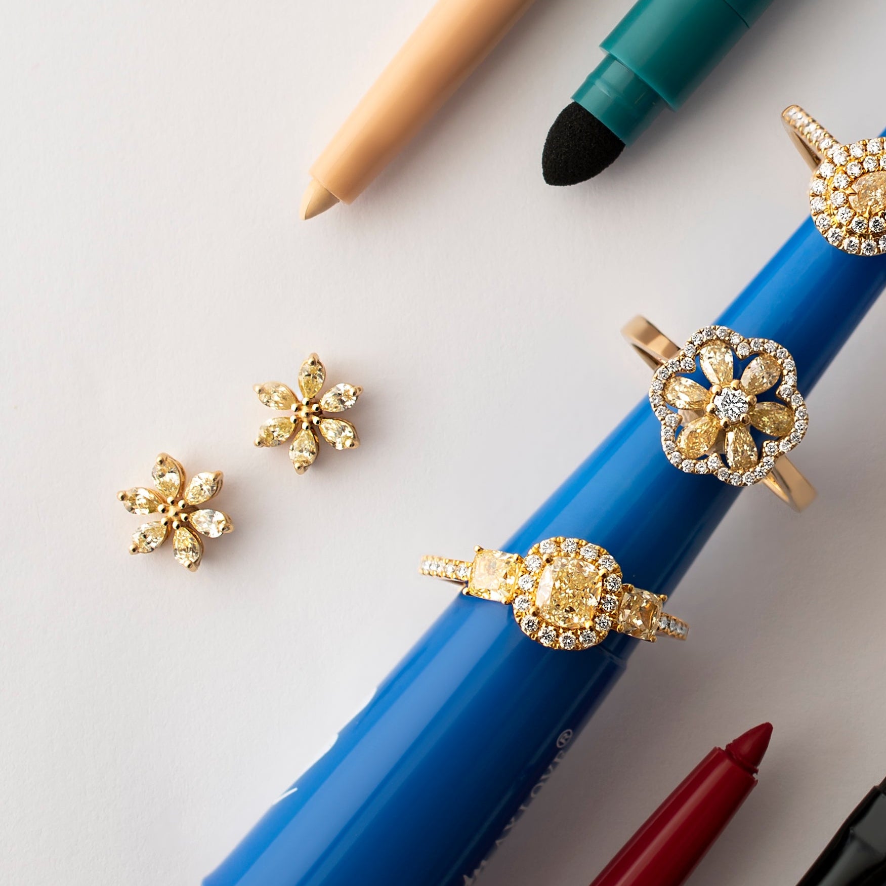 Brinco flor diamantes fancy yellow